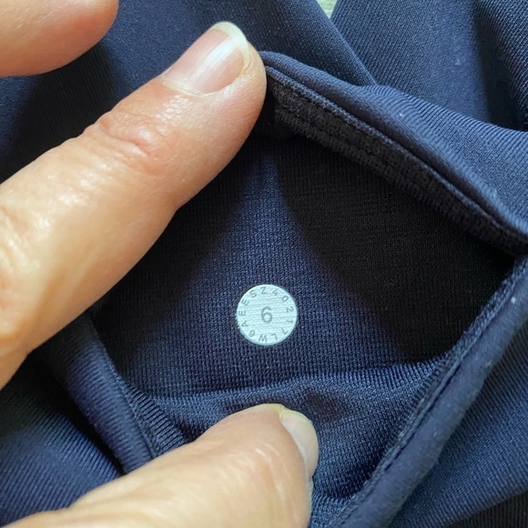 Lululemon Navy Blue Capri size 6 - Picture 7 of 12